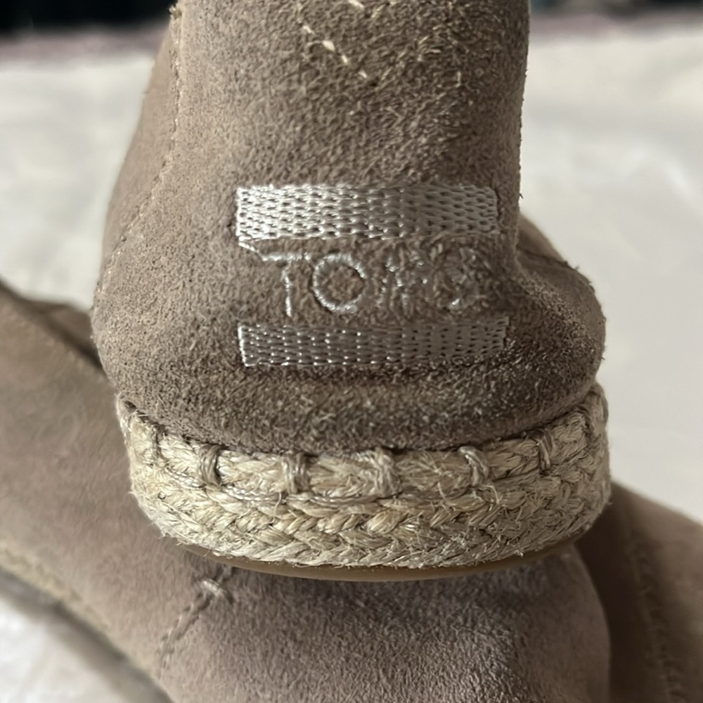 Tom’s women’s suede espadrilles size 9